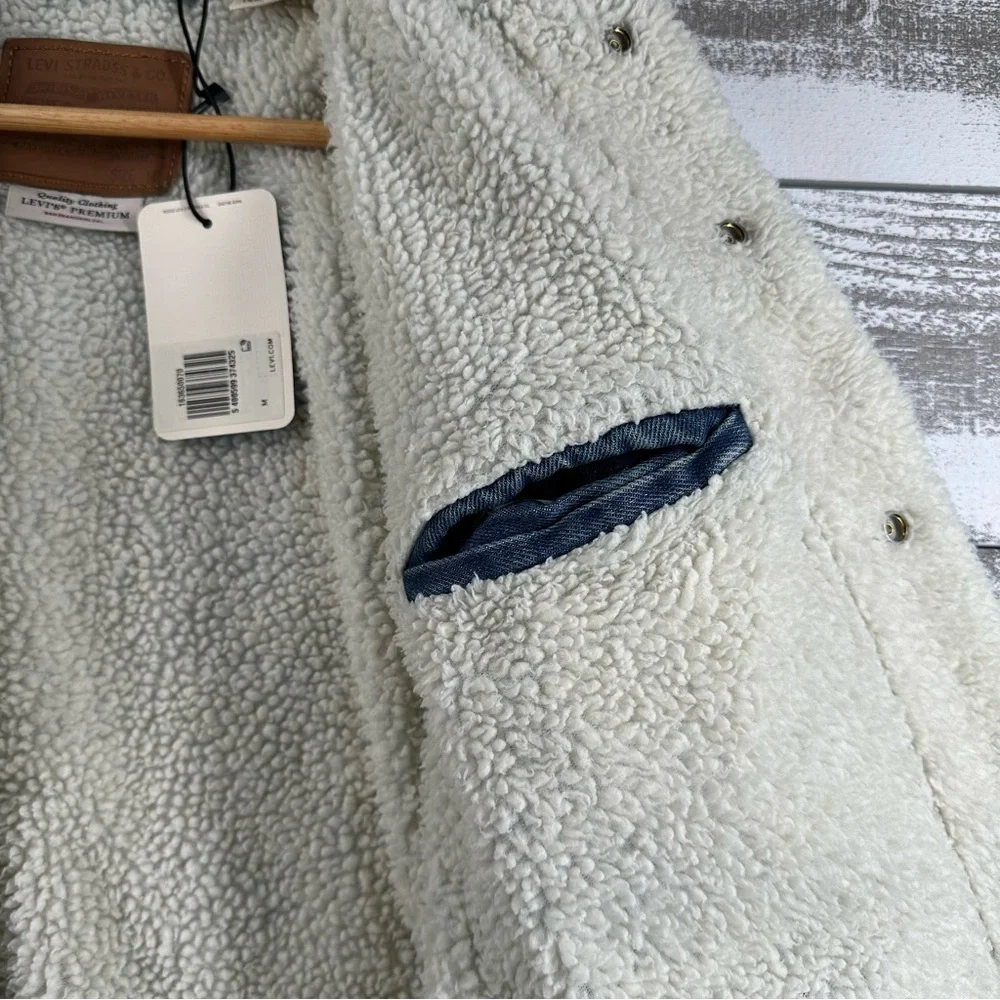 Levi’s Ex Boyfriend Trucker Sherpa Denim Jacket - Picture 8 of 13